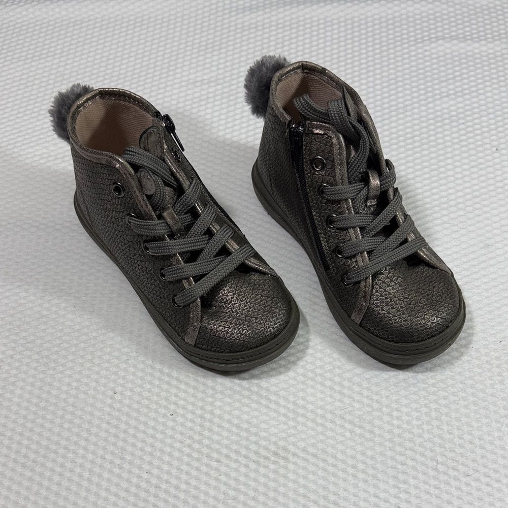 Sprox Wabbit high-top Stylish Gray Kids Shoes Size 9